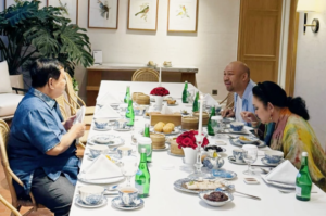 Presiden Prabowo buka puasa