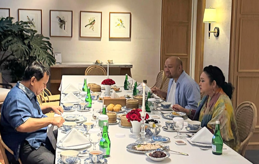 Presiden Prabowo buka puasa