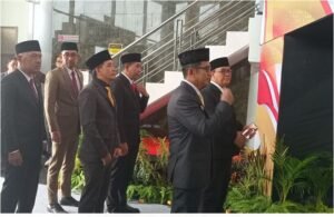 Walikota Balikpapan Rahmad Mas'ud bersama pimpinan DPRD Balikpapan ketika memasuki gedung BSCC Dom.(Foto:smartrt.news/fauziah)
