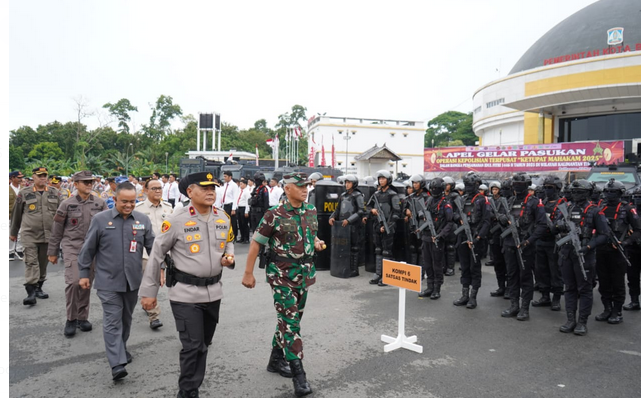 periksa pasukan