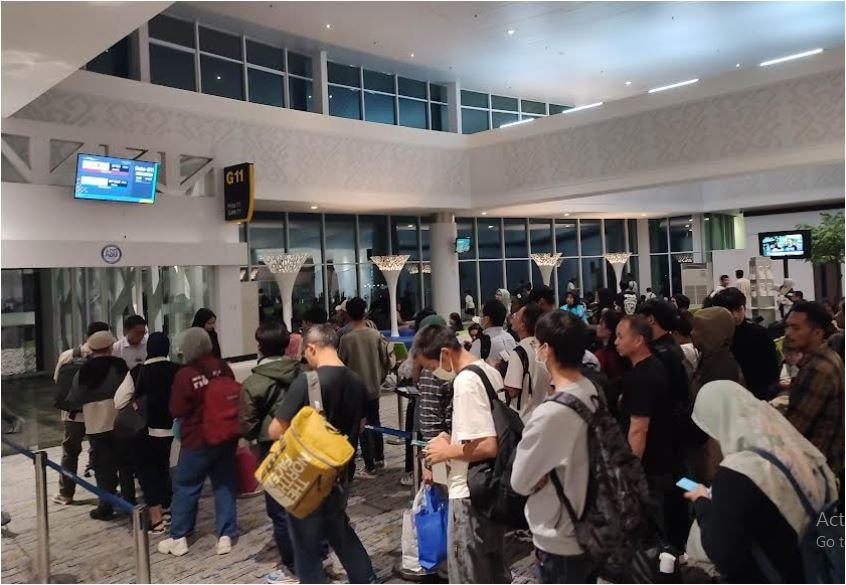 penumpang bandara sepinggan 