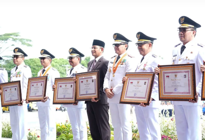penghargaan otonomi daerah