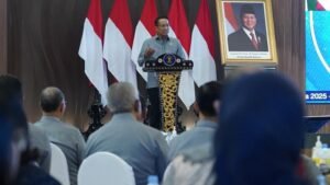 Menteri Hukum Supratman Andi Agtas saat memberikan arahan kepada seluruh pegawai agar dapat menjaga amanah dan integritas dalam menjalankan tugasnya. Foto:smartrt.news/Kemenkum)