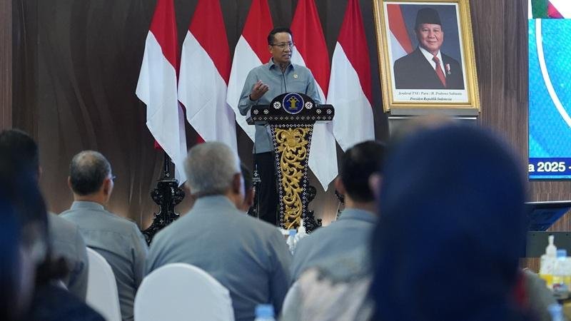 Menteri Hukum Supratman Andi Agtas saat memberikan arahan kepada seluruh pegawai agar dapat menjaga amanah dan integritas dalam menjalankan tugasnya. Foto:smartrt.news/Kemenkum)