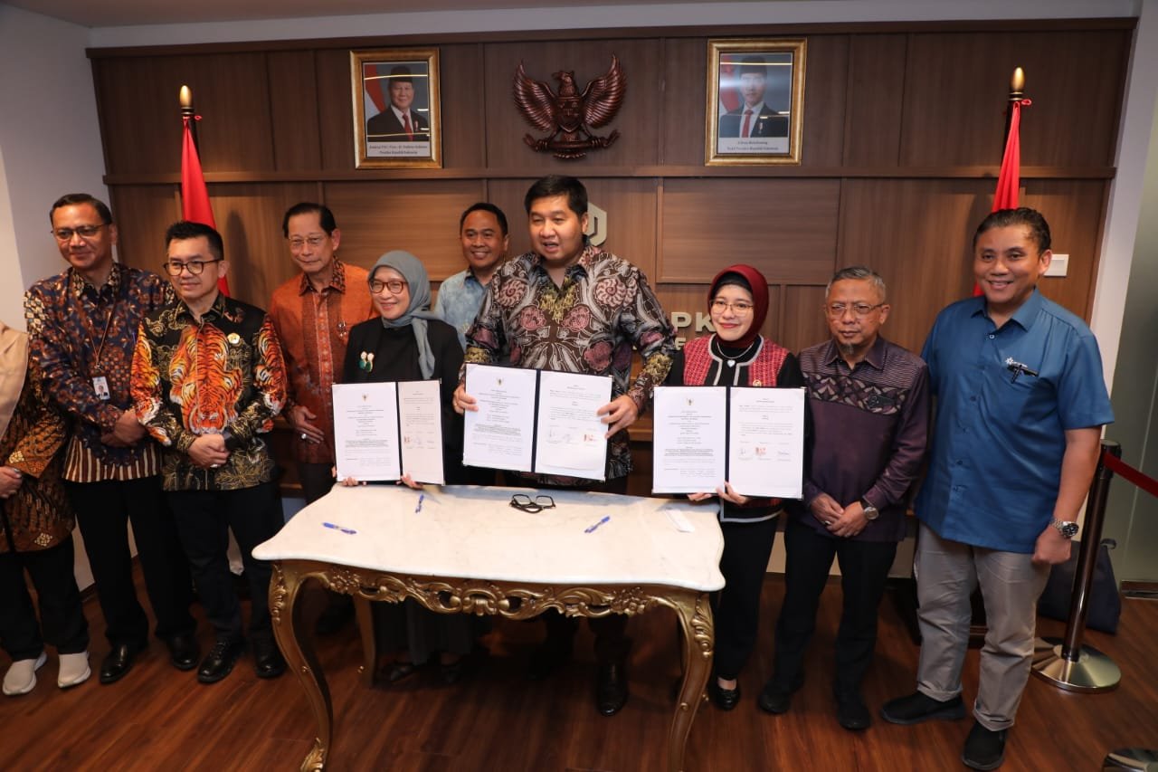 Kementerian PANRB, Kementerian PKP, BPS, Badan Pengelola Tabungan Perumahan Rakyat (BP Tapera), dan Bank Rakyat Indonesia (BRI) menandatangani MoU (Foto : Kementerian PANRB)