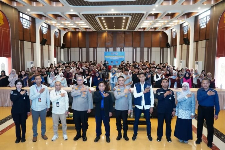 Polda Kaltim menggelar kegiatan sosialisasi bertema “Bijak Bermedia Sosial” di Ballroom Universitas Mulia Balikpapan, Senin (26/5/2024).