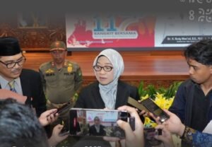 Sekretaris Daerah (Sekda) Provinsi Kaltim Sri Wahyuni usai mengikuti Upacara Penringatan Hari Kebangkitan Nasional Kantor Gubernur Kaltim, Selasa (20/5/2025). (Foto : Smartrtnews/Pemprov Kaltim)
