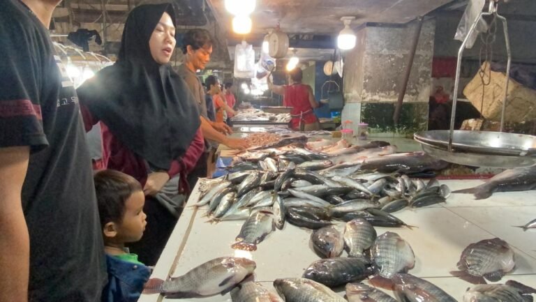 Pedang ikan di Pasar Pandan Sari Balikpapan (Foto :Smartrt.news)