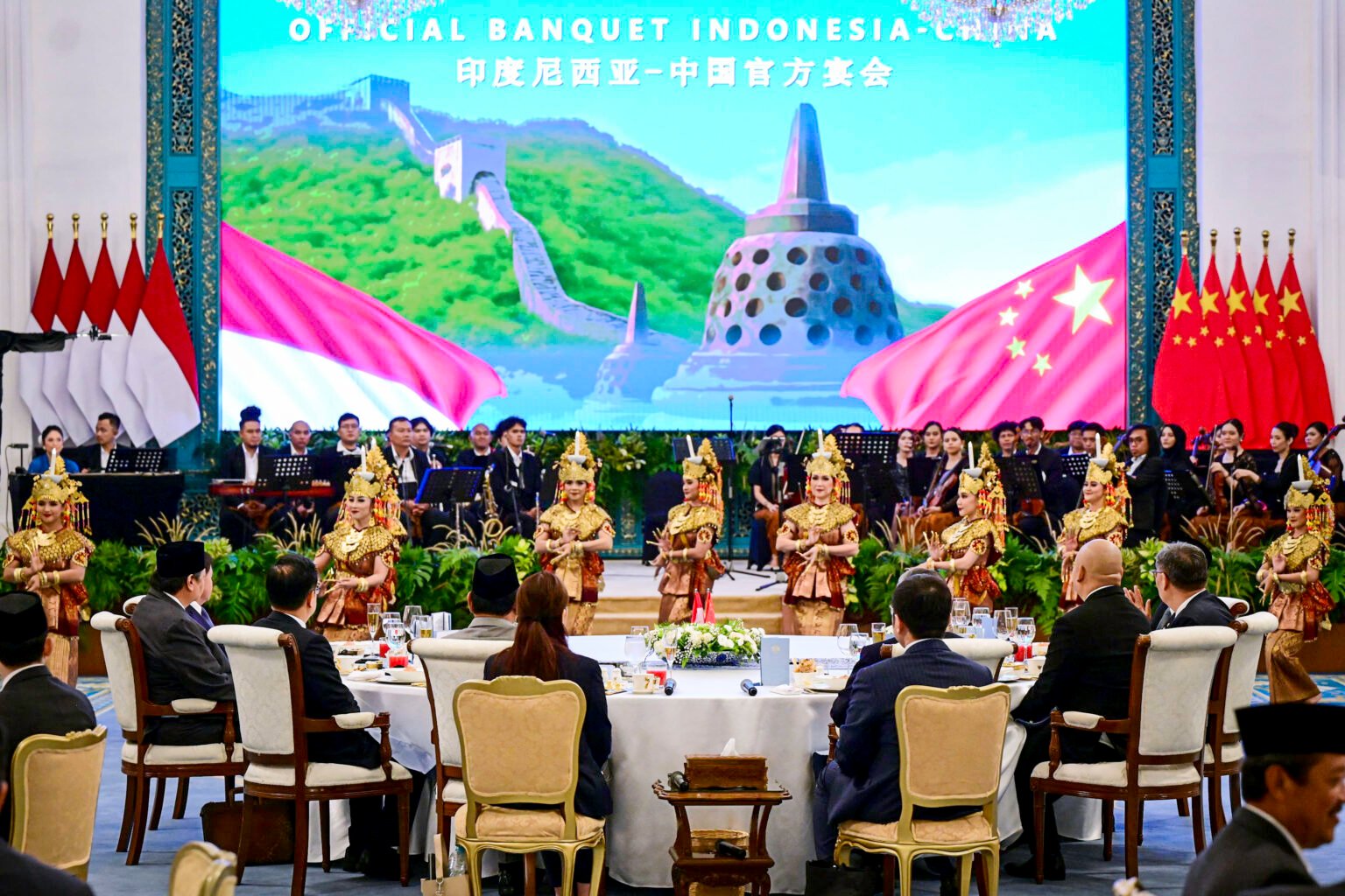 Jamuan santap resmi diselenggarakan Presiden Republik Indonesia Prabowo Subianto untuk menyambut kunjungan resmi Premier RRT Li Qiang di Istana Negara Jakarta, Minggu, 25 Mei 2025. (Foto: BPMI Setpres)