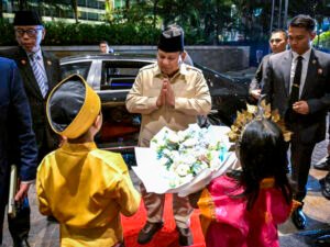Prabowo Subianto, tiba di hotel tempatnya bermalam selama rangkaian Konferensi Tingkat Tinggi (KTT) ke-46 ASEAN pada Minggu, 25 Mei 2025. (Foto: BPMI Setpres)