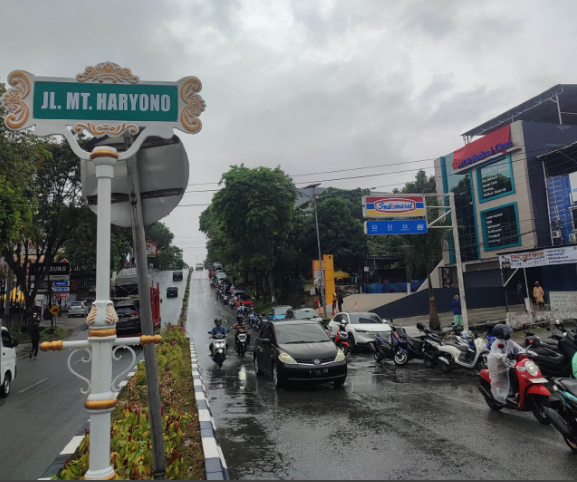 antre bbm di Mt Haryono balikpapan