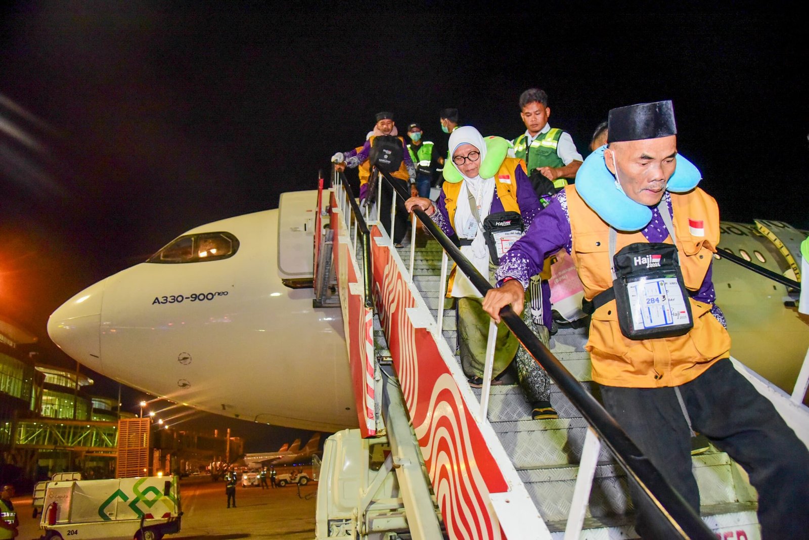 Kloter pertama jemaah asal Balikpapan yang berjumlah 360 orang mendarat di Bandara SAMS Sepinggan Balikpapan, Minggu malam (16/6), sekitar pukul 23.05 WITA (Foto : Humas Bandara Sepinggan Balikpapan)