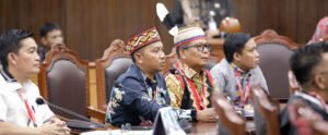 Bawaslu Kabupaten Mahakam Ulu, Saaludin saat memberikan keterangan dalam sidang Perkara Nomor 327/PHPU.BUP-XXIII/2025 Perselisihan Hasil Pemilihan Umum Bupati Mahakam Ulu di Ruang Sidang Pleno Gedung I MK, Jumat (20/6). (Foto Humas MK/Teguh)