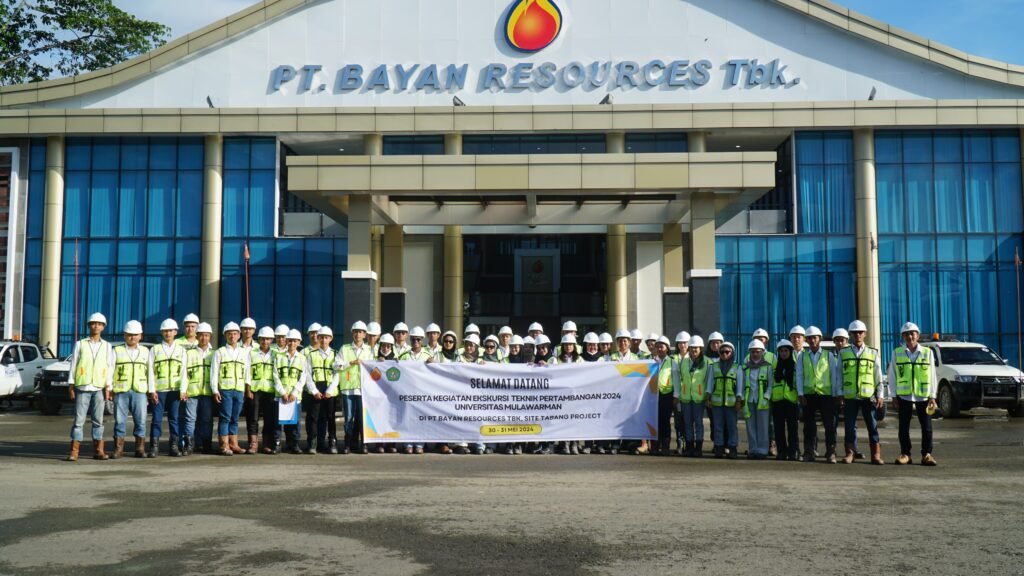 PT Bayan Resources yang beroperasi di Kaltim dan Kalsel. Memiliki 5 Kontrak Karya Batubara (PKP2B) dan 16 Izin Usaha Pertambangan (IUP) dengan total luas konsesi 126.293