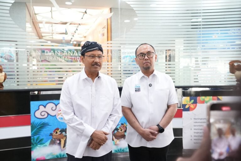Menteri Sosial Saifullah Yusuf (Gus Ipul) dan Kepala Pusat Pelaporan dan Analisis Transaksi Keuangan (PPATK), Ivan Yustiavandana (foto : PPATK)