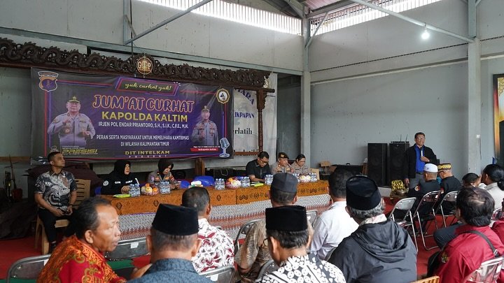 Polda Kaltim menggelar kegiatan Jumat Curhat, Jumat (18/7/2025), di Baatakan Balikpapan (foto : Polda Kaltim)