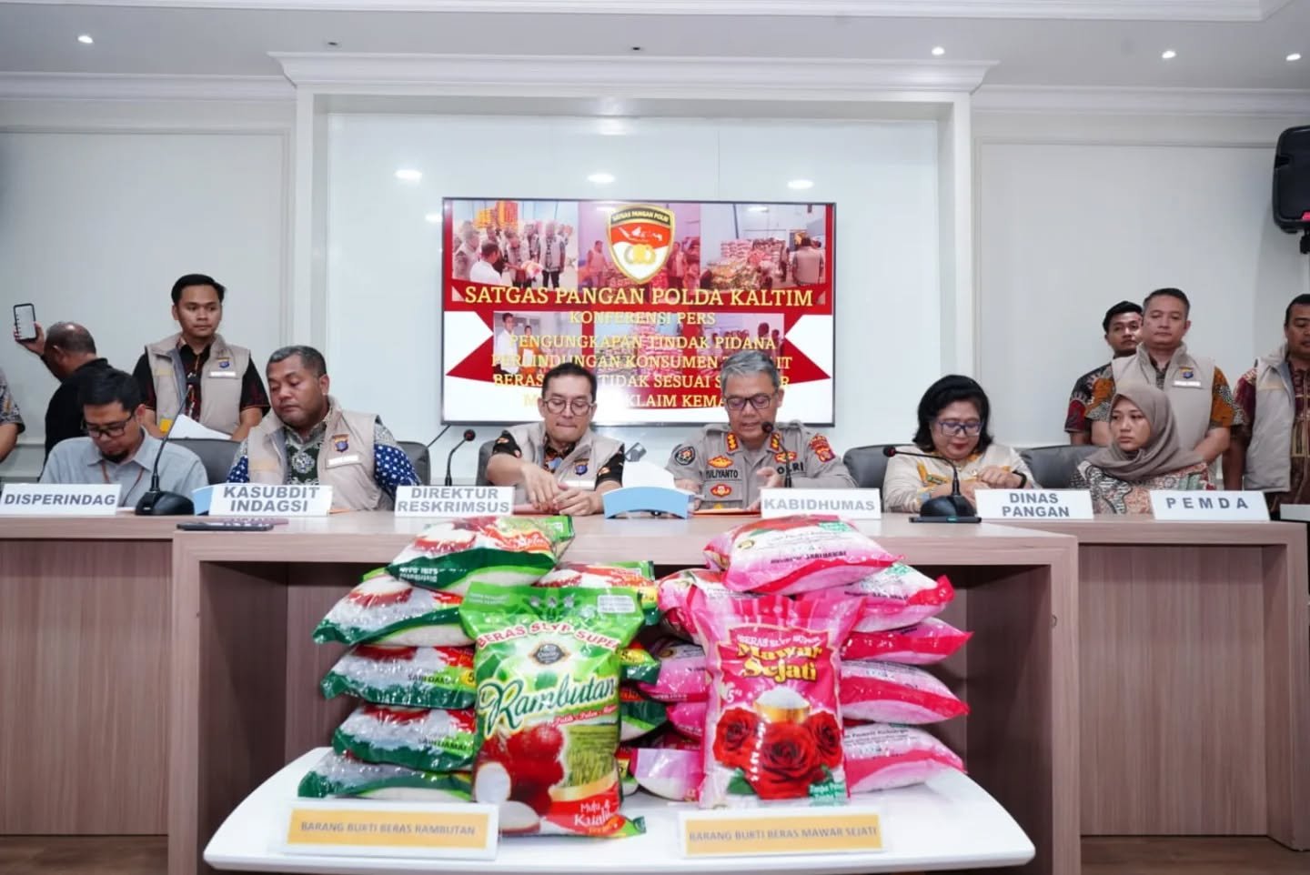 Barang bukti beras oplosan yang diamankan Polda Kaltim (foto : Polda Kaltim)
