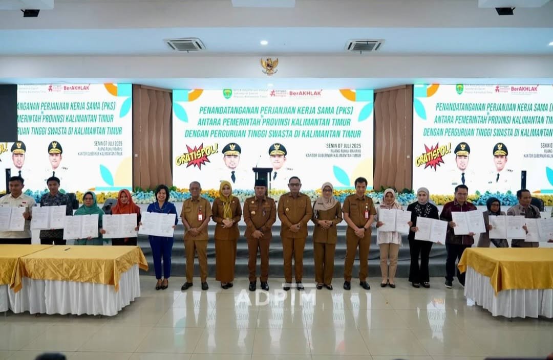 Penandatanganan Perjanjian Kerja Sama (PKS) antara Pemprov Kaltim dan 45 perguruan tinggi swasta (PTS) di Gedung Olah Bebaya, Senin (7/7/2025).