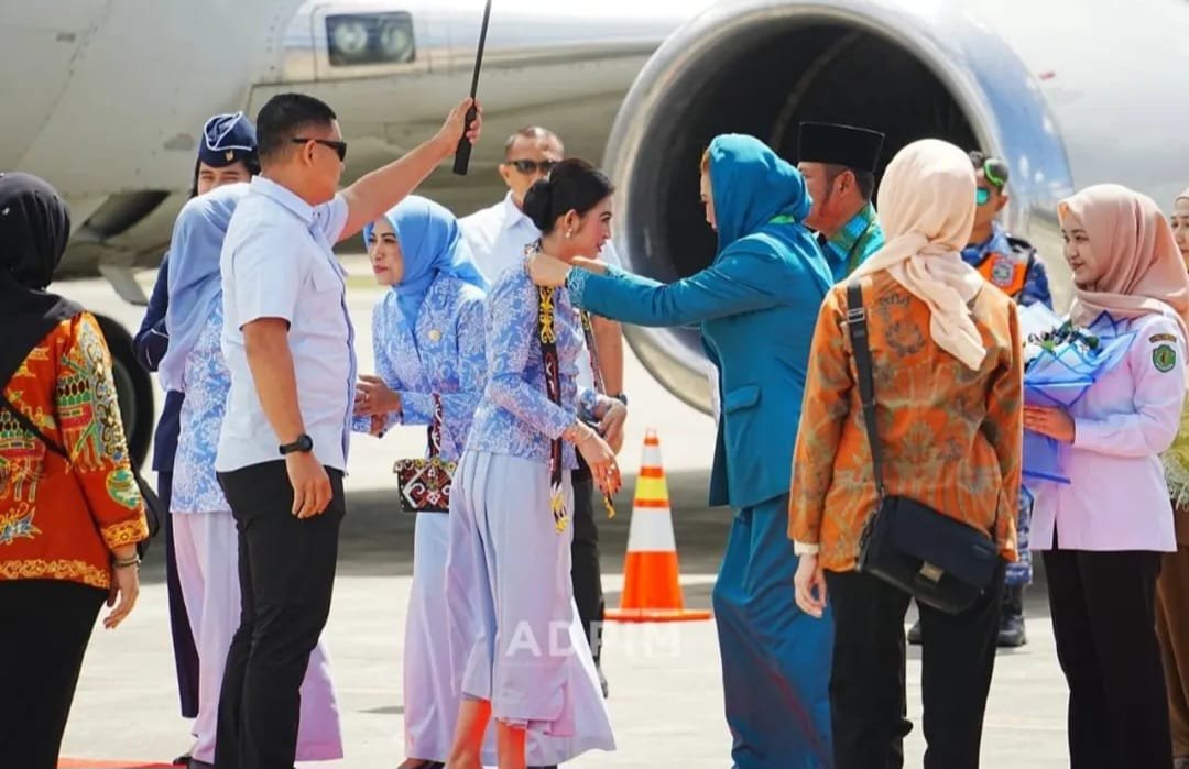 Istri Wakil Presiden, Selvi Ananda Gibran Rakabuming, mendarat di Samarinda, Selasa (8/7/2025) / Pemprov Kaltim