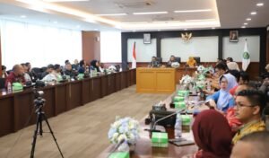 Rapat koordinasi persiapan launching Koperasi Merah Putih di Kantor Gubernur Kaltim, Jumat (18/7/2025).