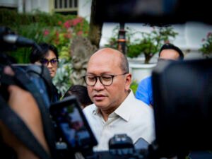 Menteri Investasi dan Hilirisasi/Kepala BKPM, Rosan Roeslani memberikan keterangannya kepada awak media di Istana Kepresidenan Jakarta, pada Rabu, 30 Juli 2025. (Foto: BPMI Setpres)