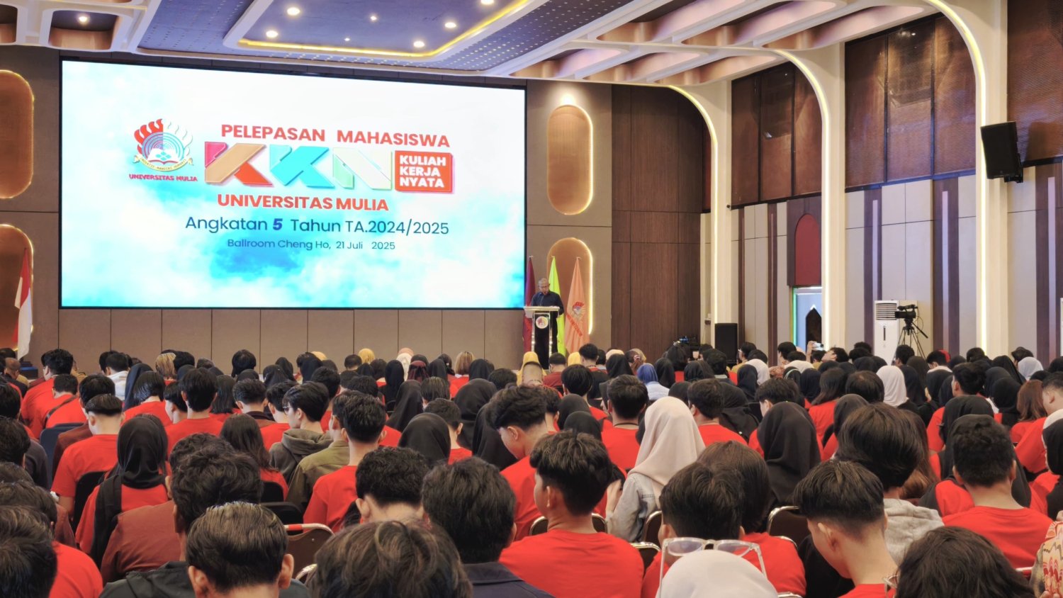 Suasana pelepasan mahasiswa KKN Angkatan ke-5 Tahun 2025 Universitas Mulia di Gedung Ceng Ho Balikpapan, Senin 21 Juli 2025 (foto : Humas Universitas Mulia)