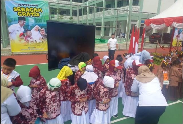 Seragam gratis