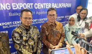 Menteri Perdagangan (Mendag), Budi Santoso dan Gubernur Kaltim Rudy Mas'ud saat meresmikan Export Center Balikpapan, Jumat (1/8/2025)