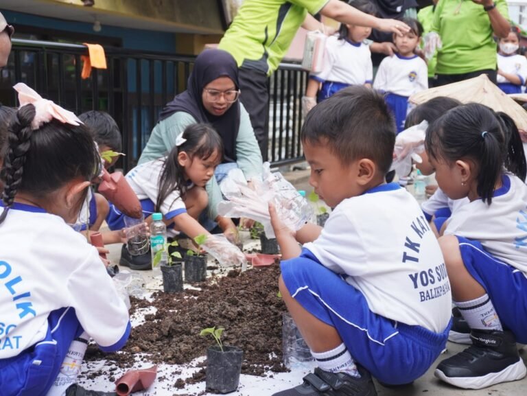 Kaliandra: Dari Drum Bekas Menjadi Pelajaran Hidup untuk Anak-anak TK di Balikpapan / Tim Smartrt.news