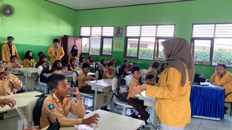 Parenting di Era Digital dan Anti-Bullying” ini digagas oleh Kelompok Keluarga Sadar Hukum (Kadarkum) dan Perlindungan Perempuan dan Anak Berbasis Masyarakat (PPATBM) Kelurahan Karang Rejo / Smartrt.news