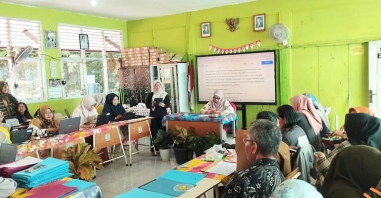 Guru Honorer Balikpapan Terima Bantuan