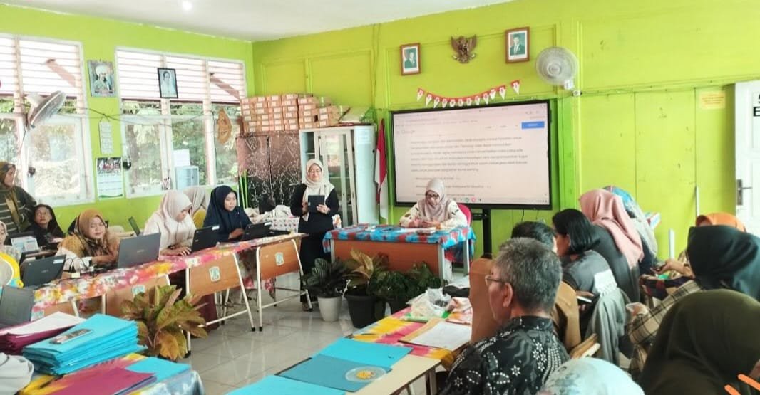 Guru Honorer Balikpapan Terima Bantuan